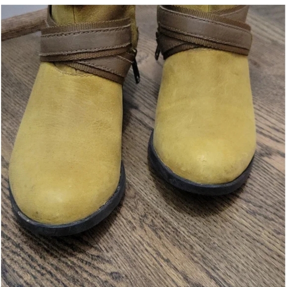 Sorel Ladies Riding Boots in Yellow - Picture 8 of 11